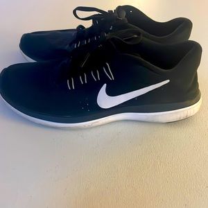 GUC Women’s size 8.5 Nike Flex Runners.